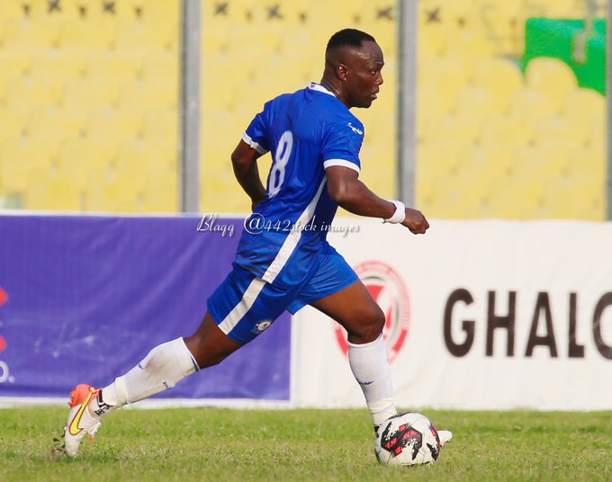 Emmanuel Agyemang-Badu playing for Great Olympics