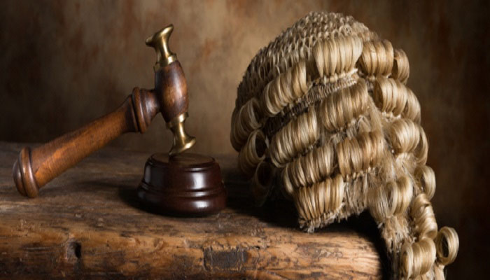 Wig of a judge and a gavel