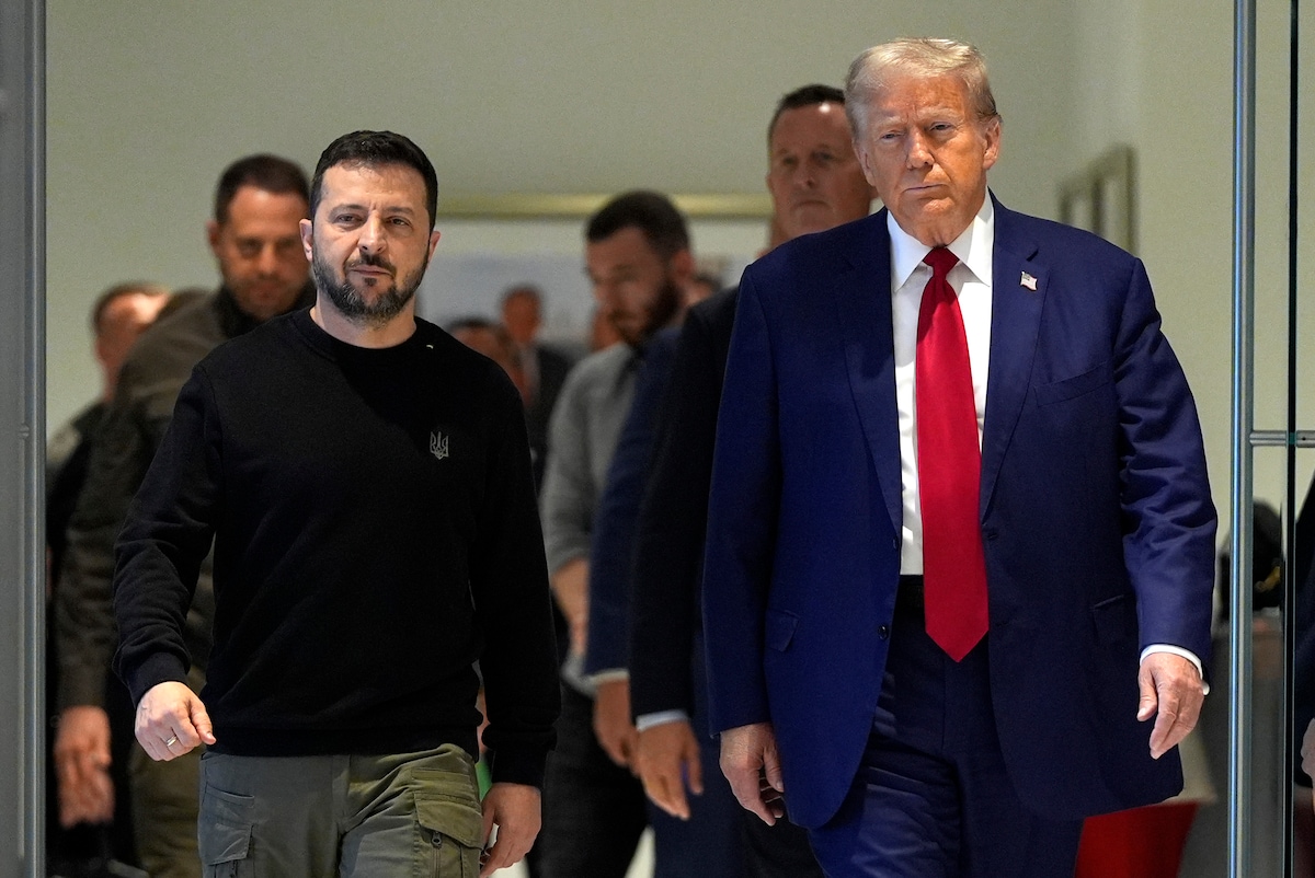 President Volodymyr Zelensky of Ukraine (left) with President Donald Trump of US